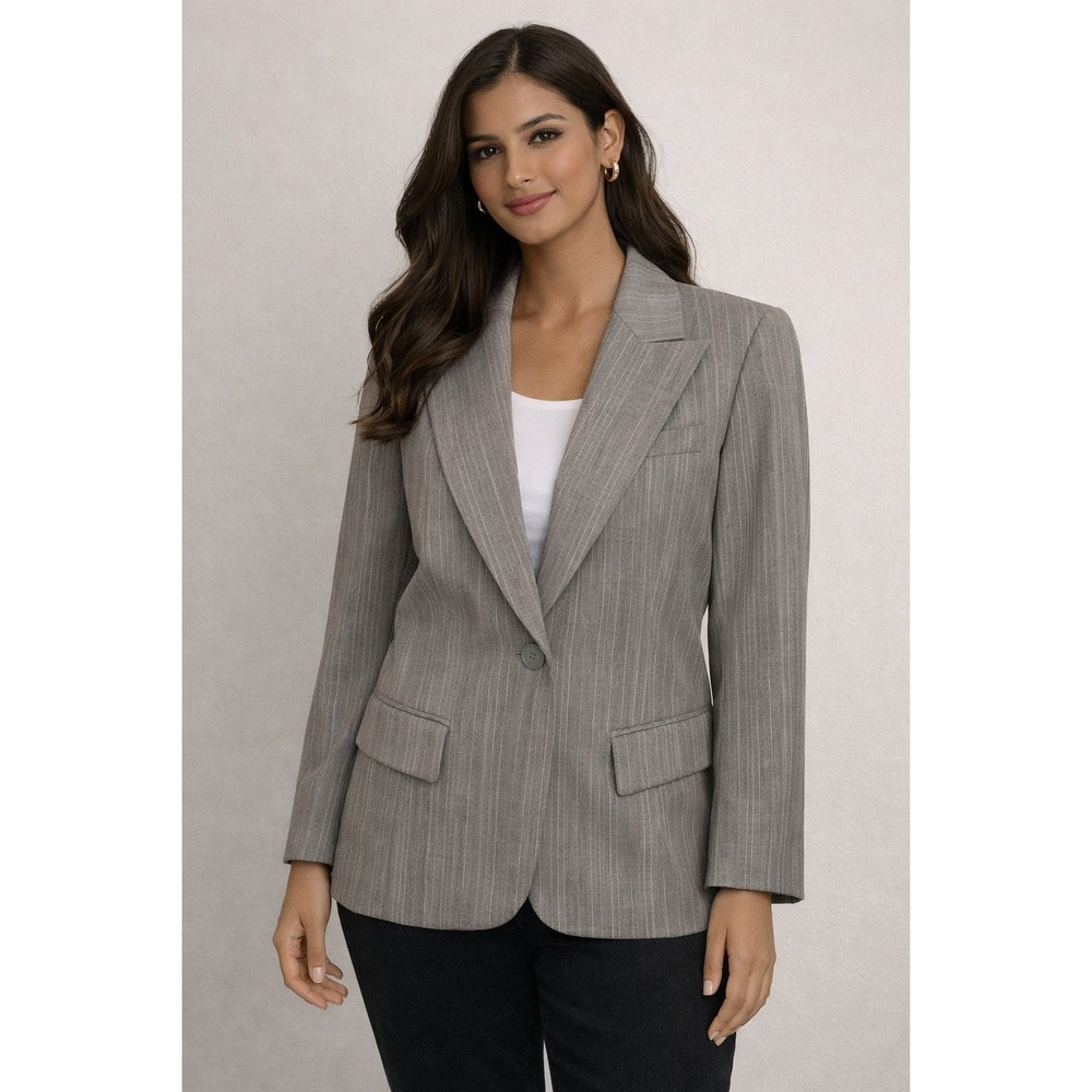 Dana Buchman- Woman's grey blazer‎ Size blazer:12